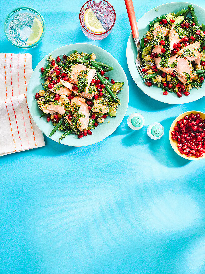 Korianderlachs mit Curry-Quinoa und Granatapfelkernen