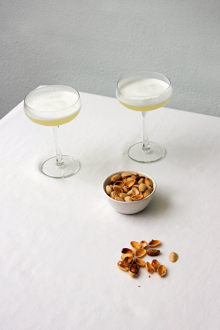 Ladylike - Dry-Shake Cocktail with pistachios