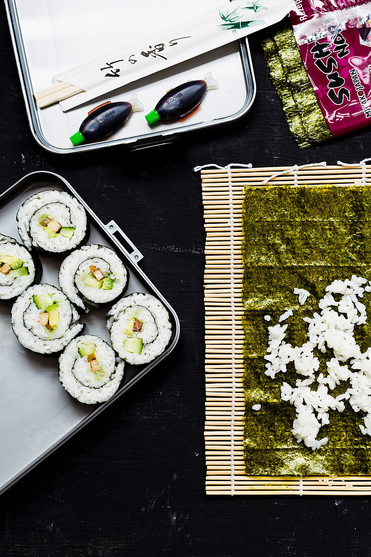 Vegan smoked tofu vegetable sushi 'to go'