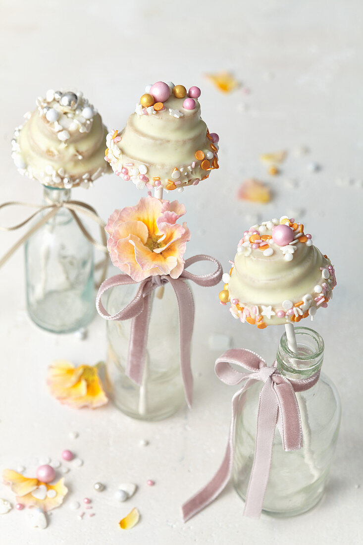 Wedding cake pops in wedding cake format