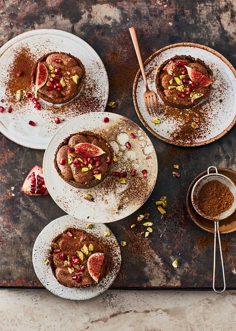Spiced tartlets with espresso mousse and figs