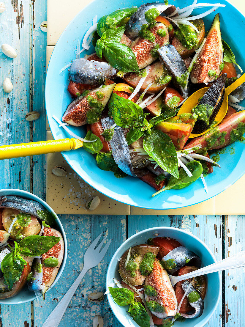 Anchovy salad with fresh figs and tomatoes