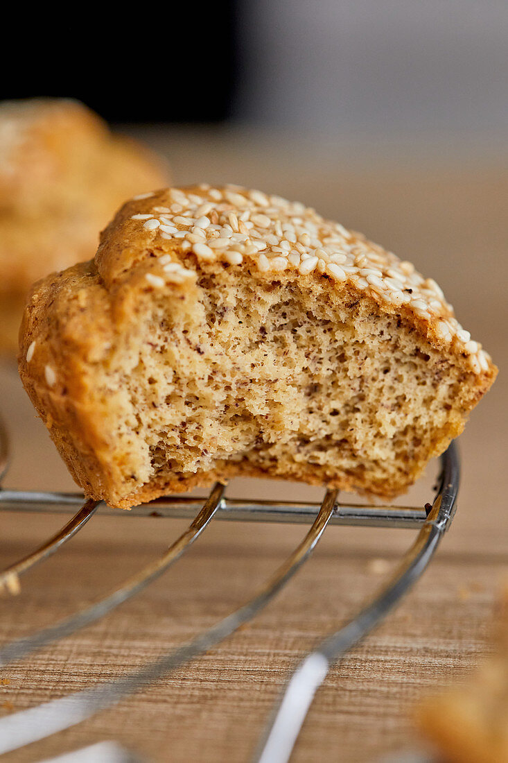 Muffins with sesame and flax