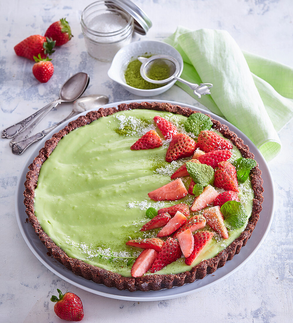 Non-baked cake with white chocolate and matcha tea