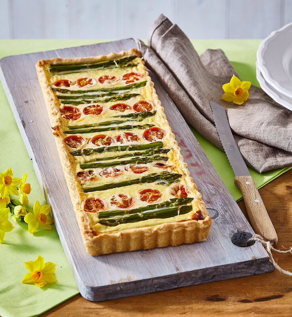 Quiche mit Spargel und Kirschtomaten