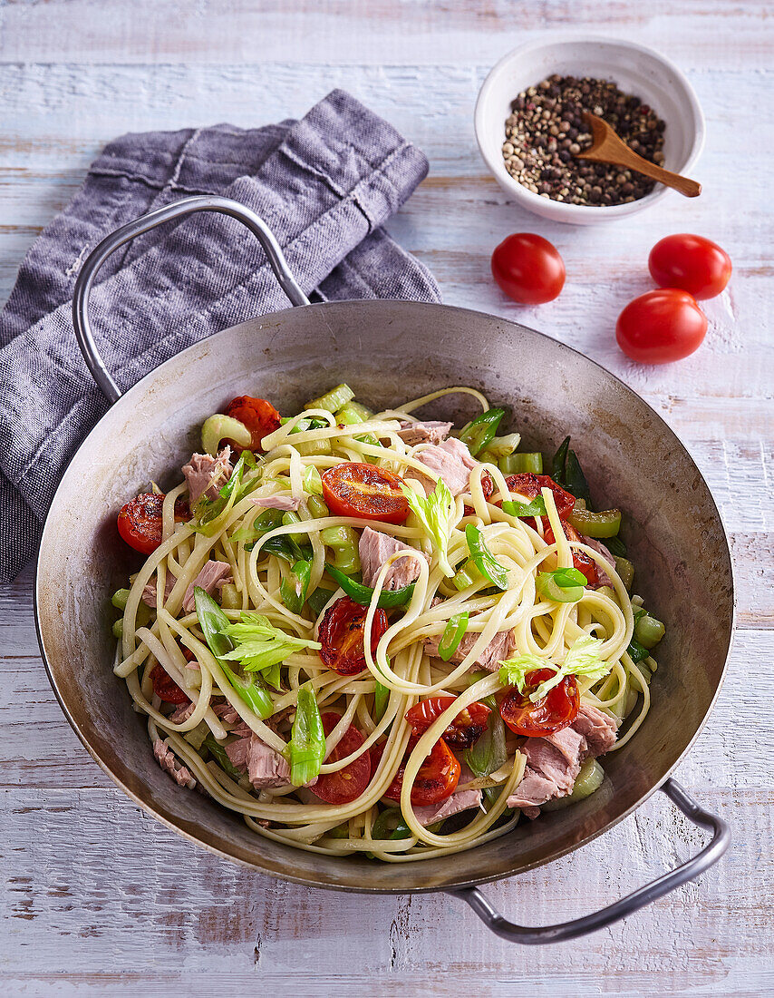 Pasta (linguine) with tuna