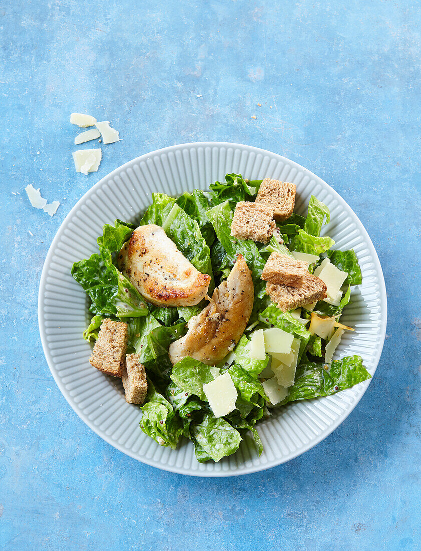Caesar-Salat mit Hühnchen