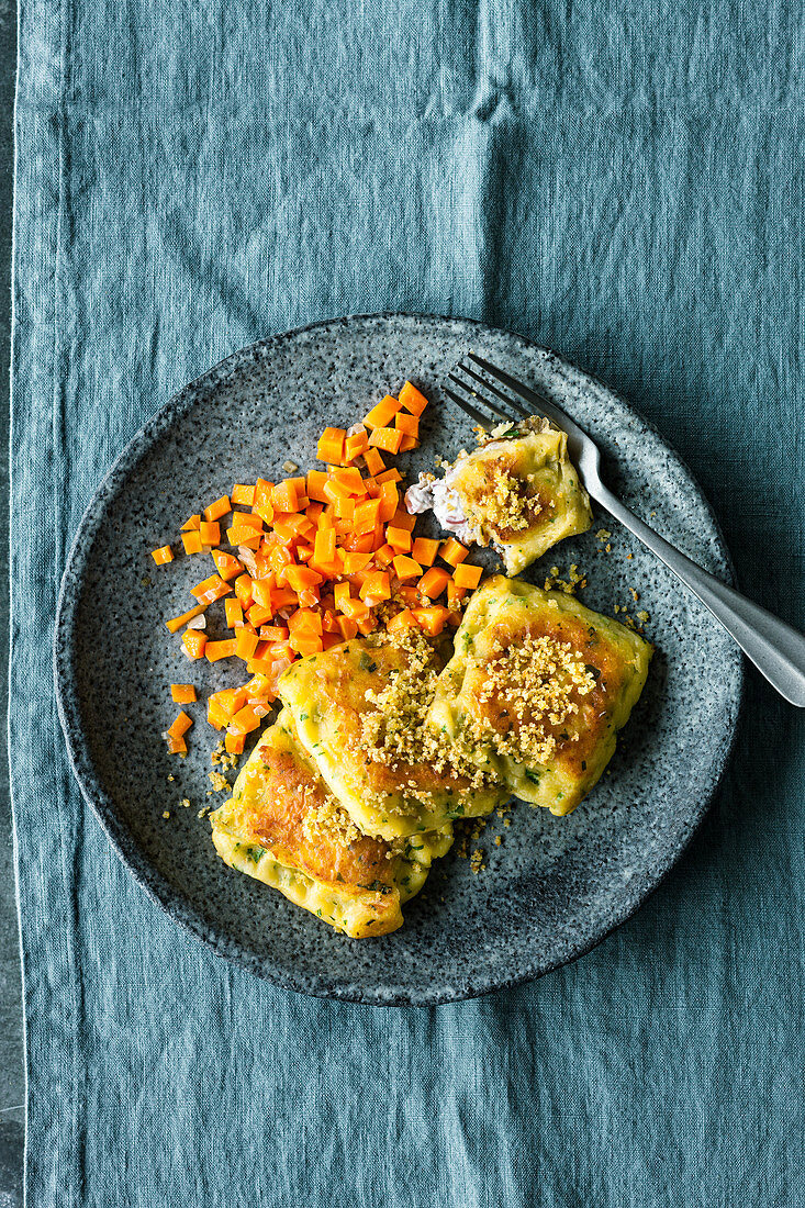 Spicy filled potato parcels with goat's cream cheese and carrots