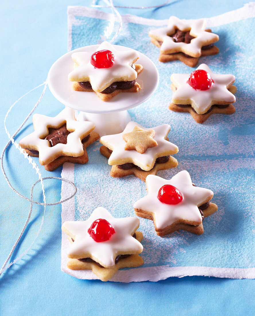 Marzipan-Sterne mit Schokoladencremefüllung