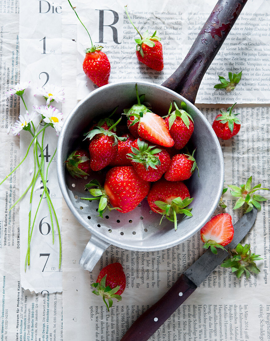 Frische Erdbeeren im Sieb