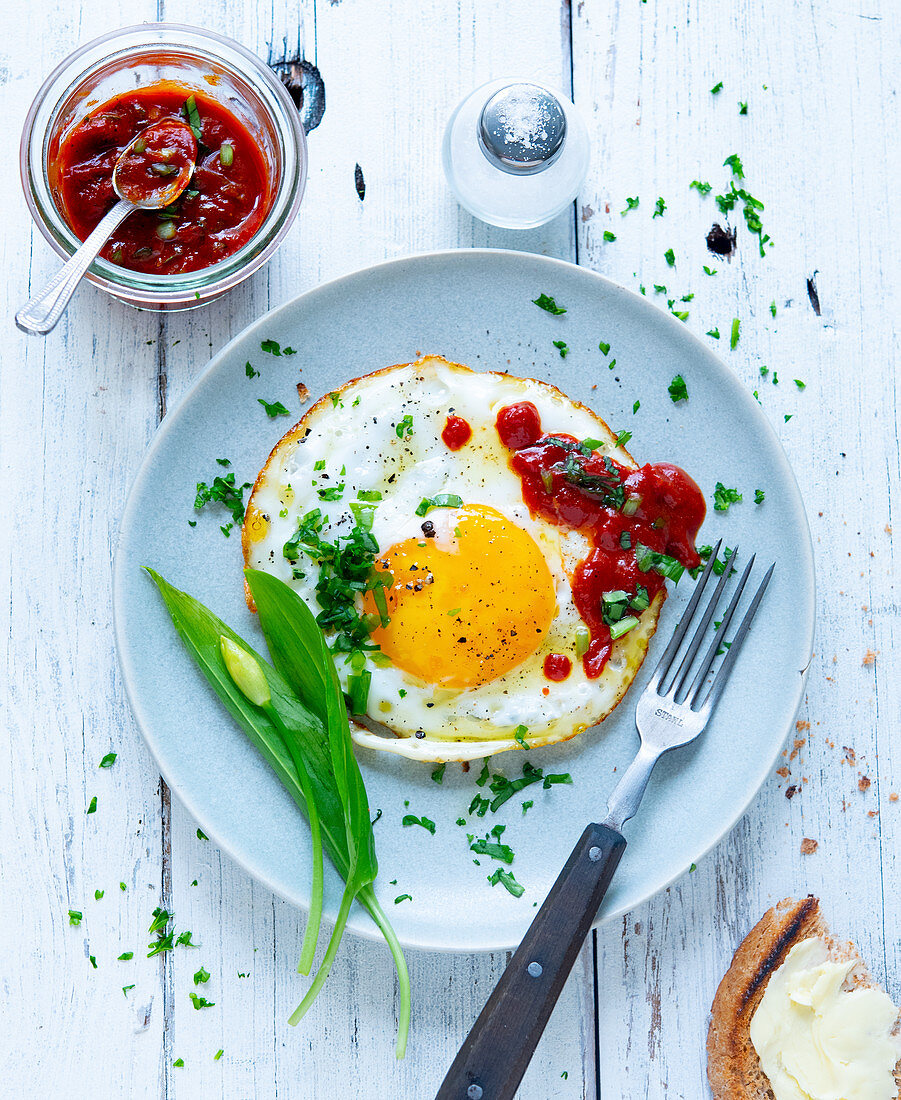 Fried egg with wild garlic and ketchup