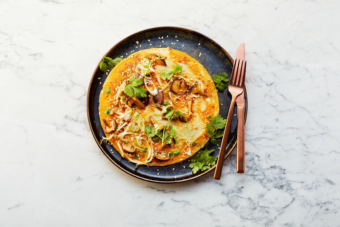 Asia-Sprossen-Omelett mit Shiitake und Mungobohnensprossen