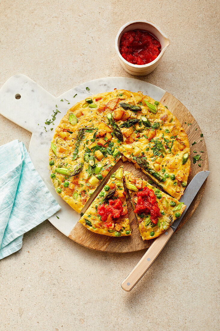 Asparagus tortilla with tomato salsa (low carb)