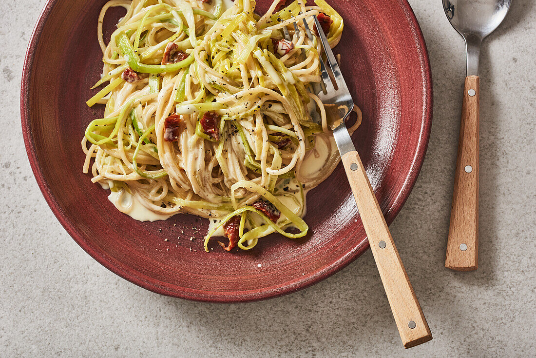 Spaghetti with veggie carbonara
