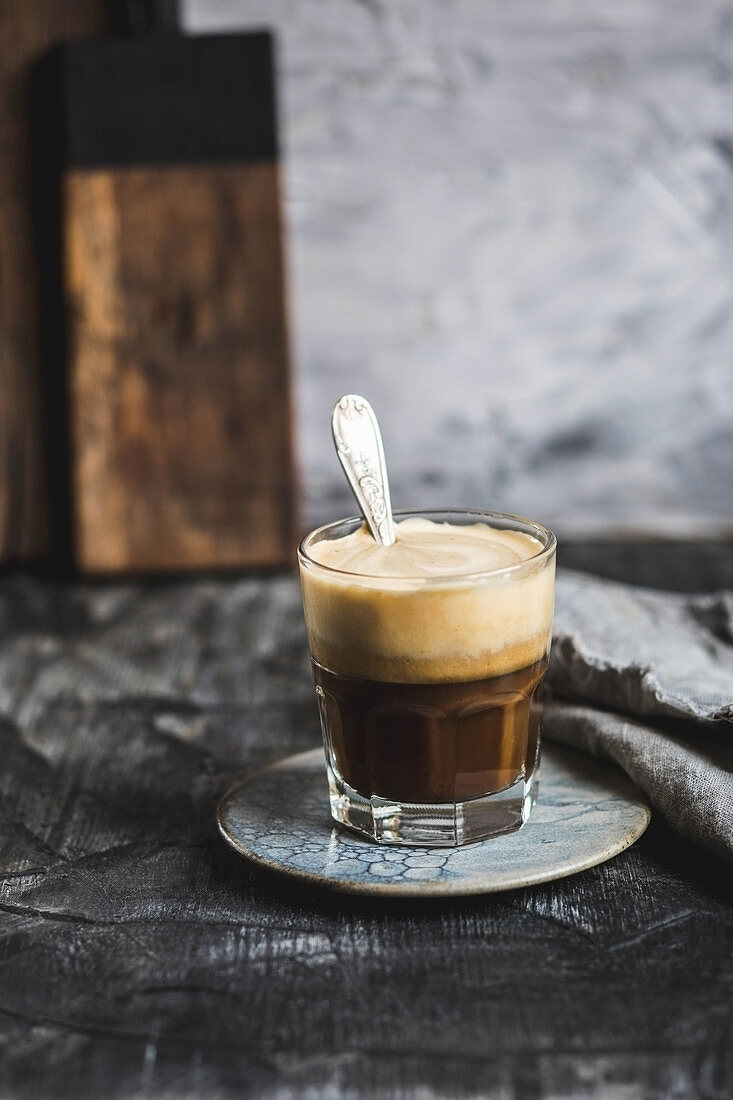 Ca Phe Trung - Vietnamesischer Eierkaffee mit Kaffee, Eigelb, Zucker und Kondesmilch