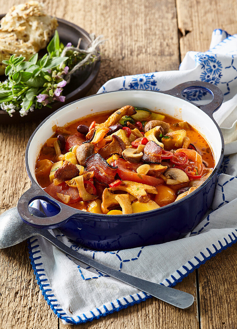 Mushroom and beans goulash with chili