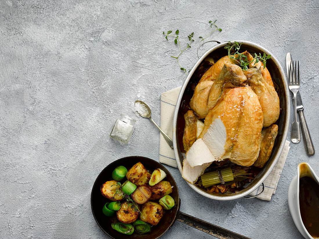 Roast chicken with leek and potatoes