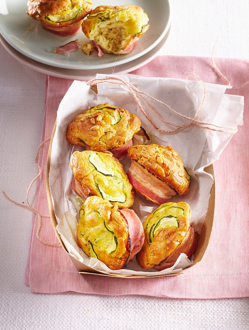 Zucchini-Muffins mit Speck