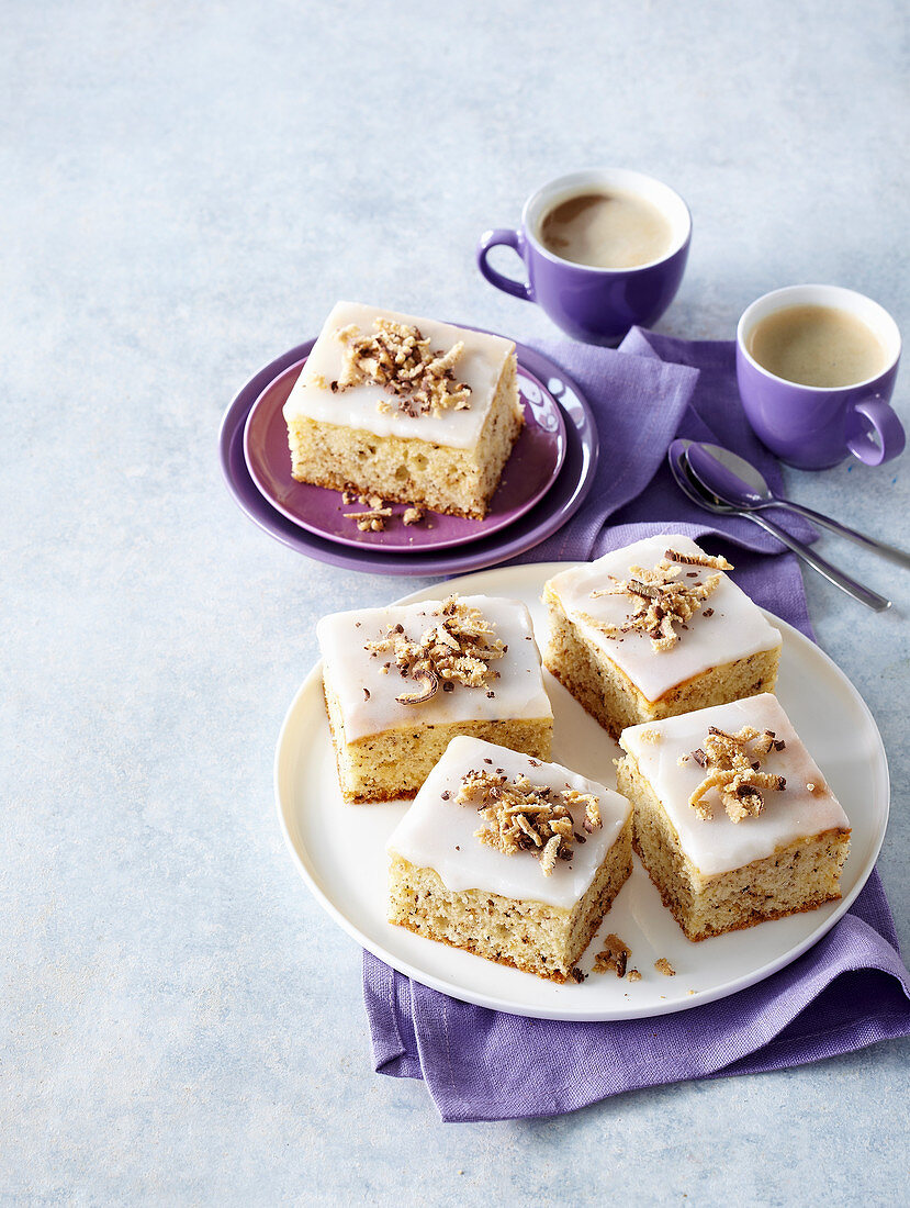 Lemon and nut slices for coffee