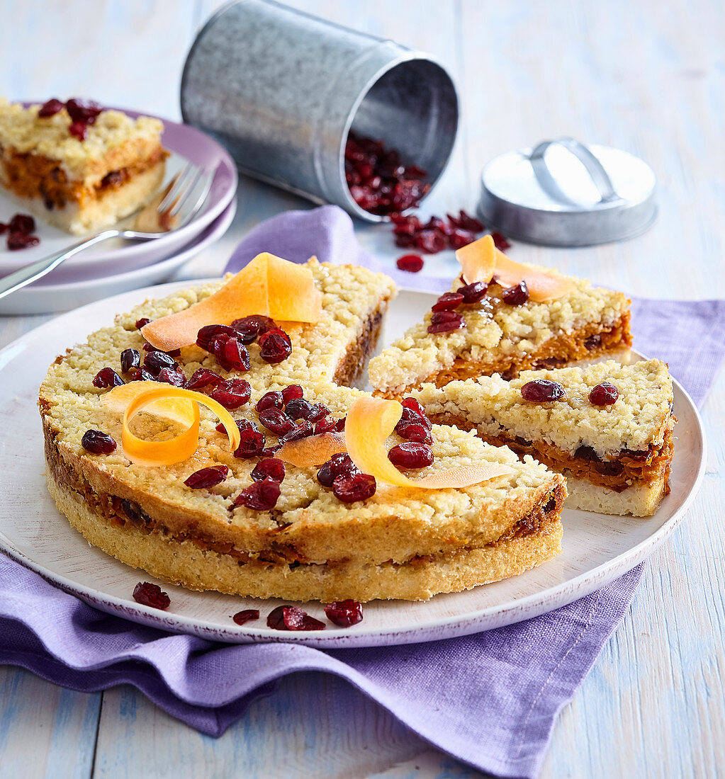 Möhren-Hirse-Kuchen mit Cranberries