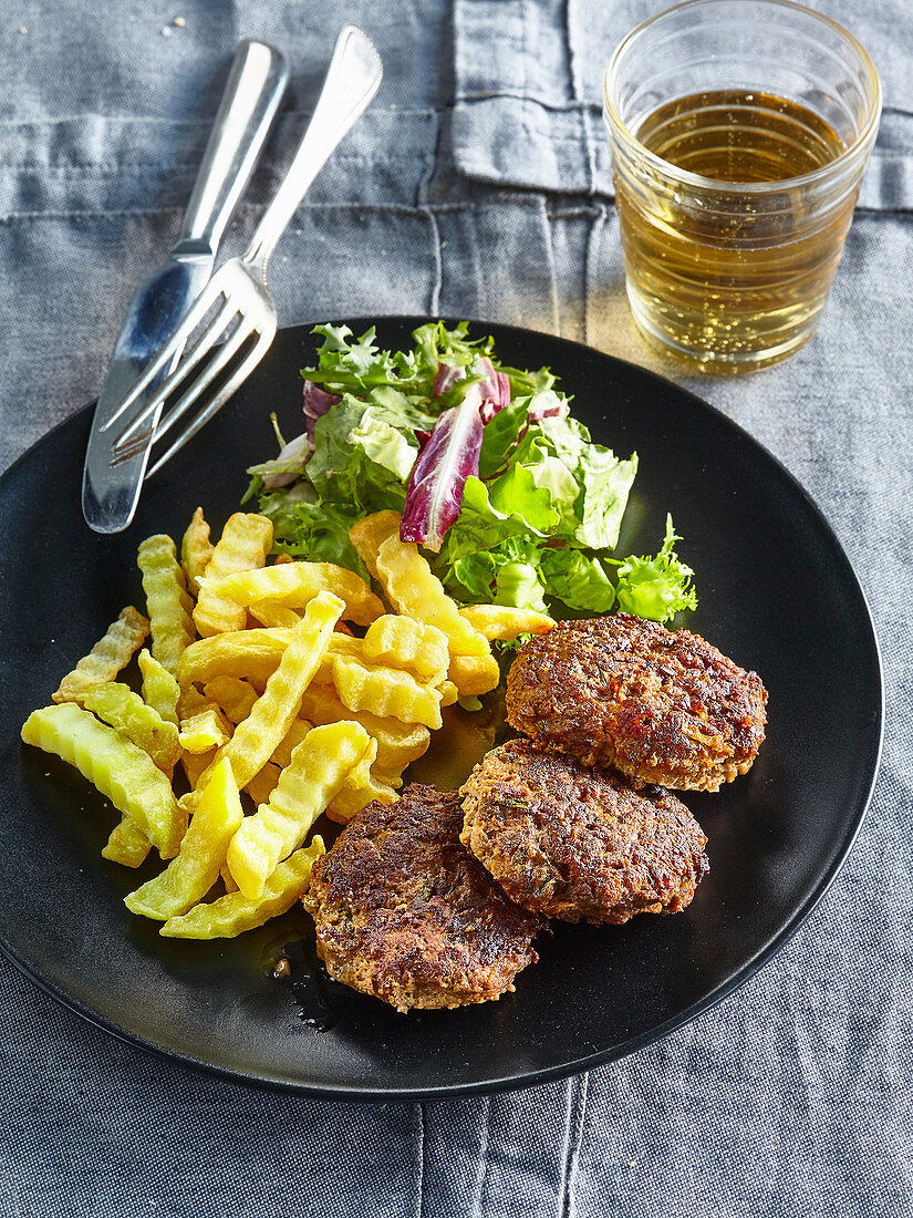 Burger with beetroot and capers