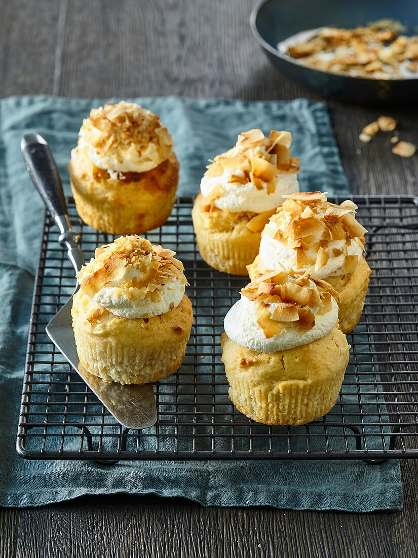 Almond cupcakes with coconut cream