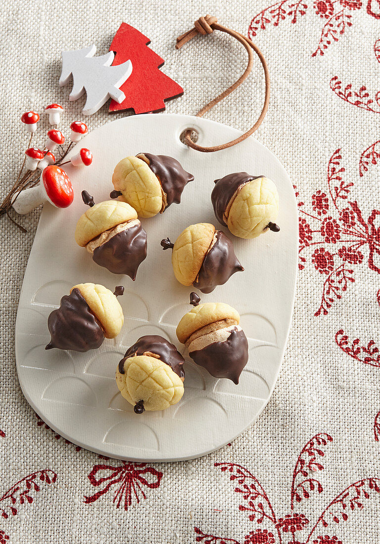 Acorns (Christmas cookies)