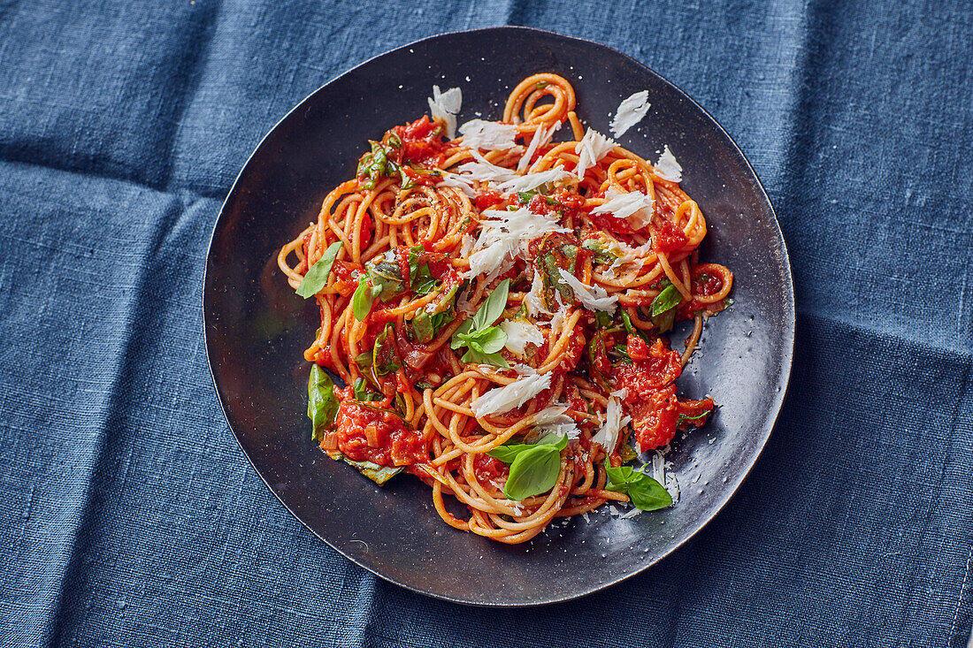 Lentil spaghetti with tomato sugo