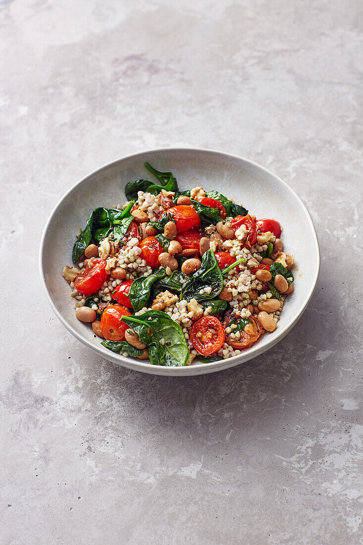 Buckwheat with spinach, beans and tomatoes