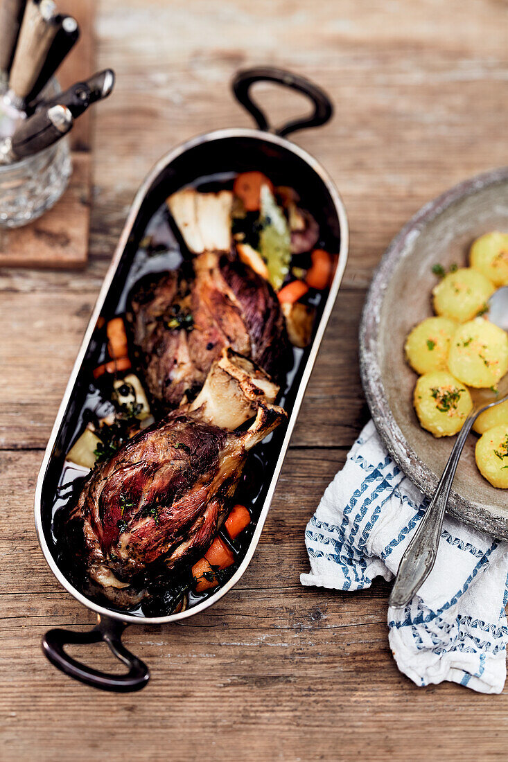 Schweinshaxe mit Kartoffelknödeln