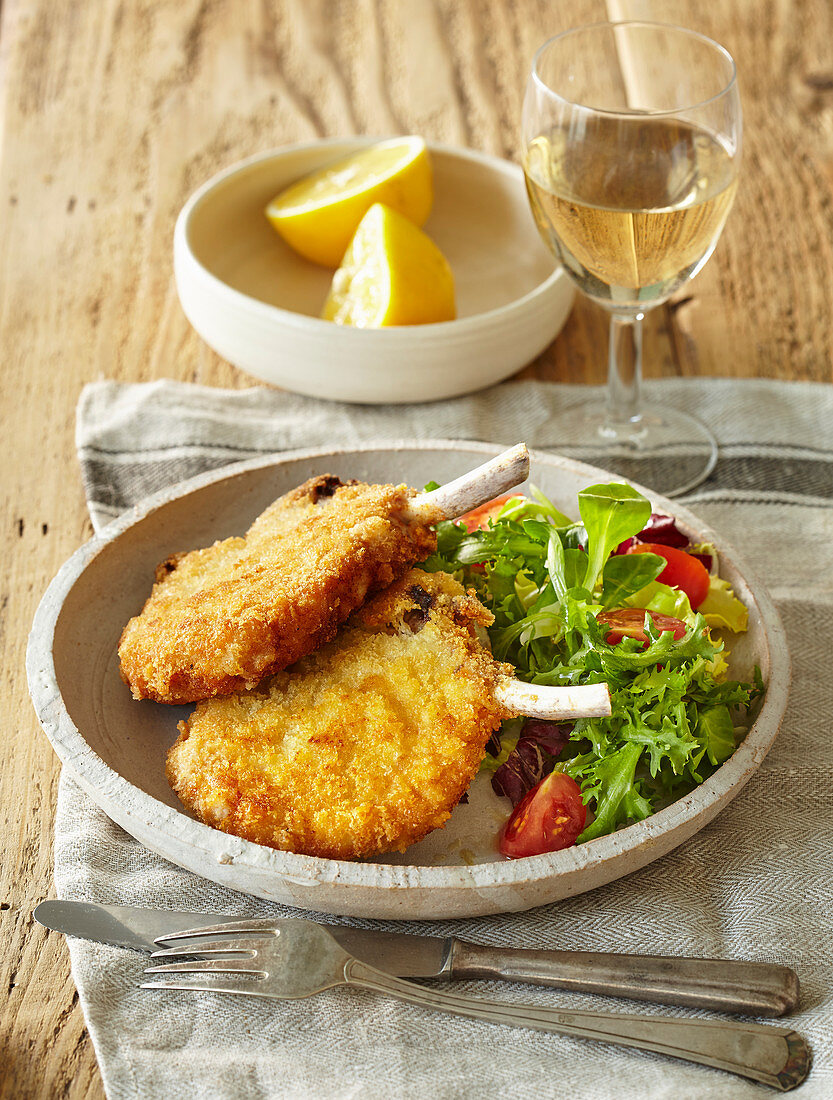 Cotoletta alla milanese (Veal cutlet Mailand style)