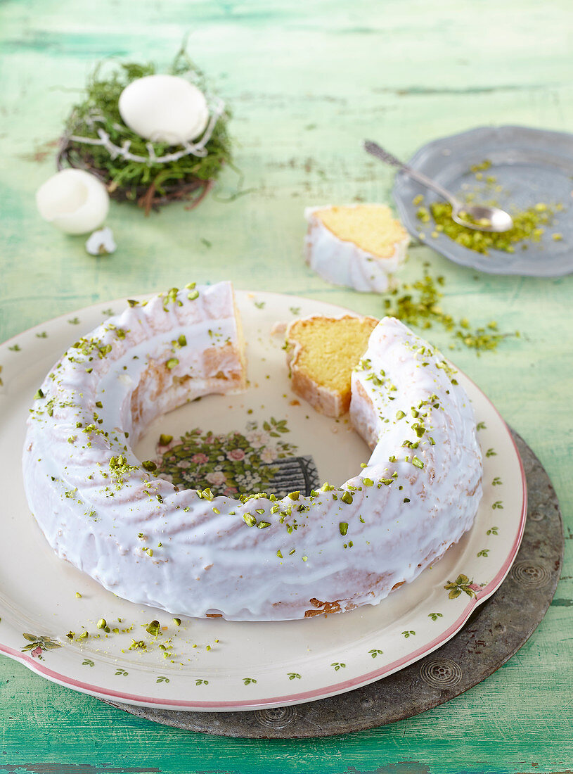 Wreath from rubbed dough with white chocolate and pistachios