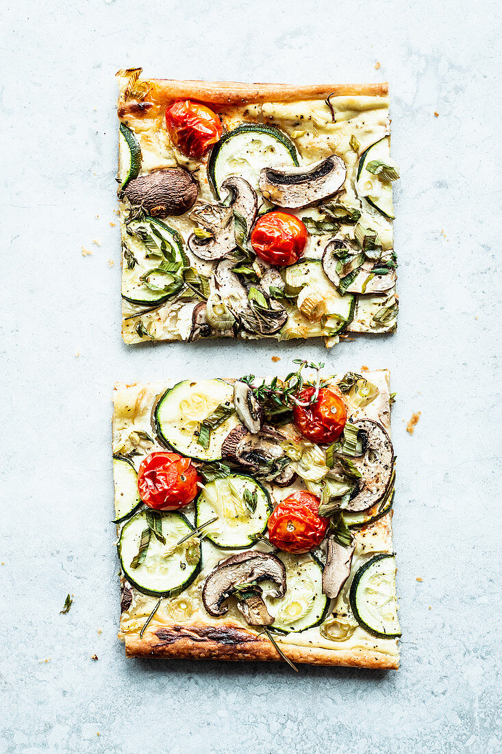 Puff pastry pizza with summer vegetables