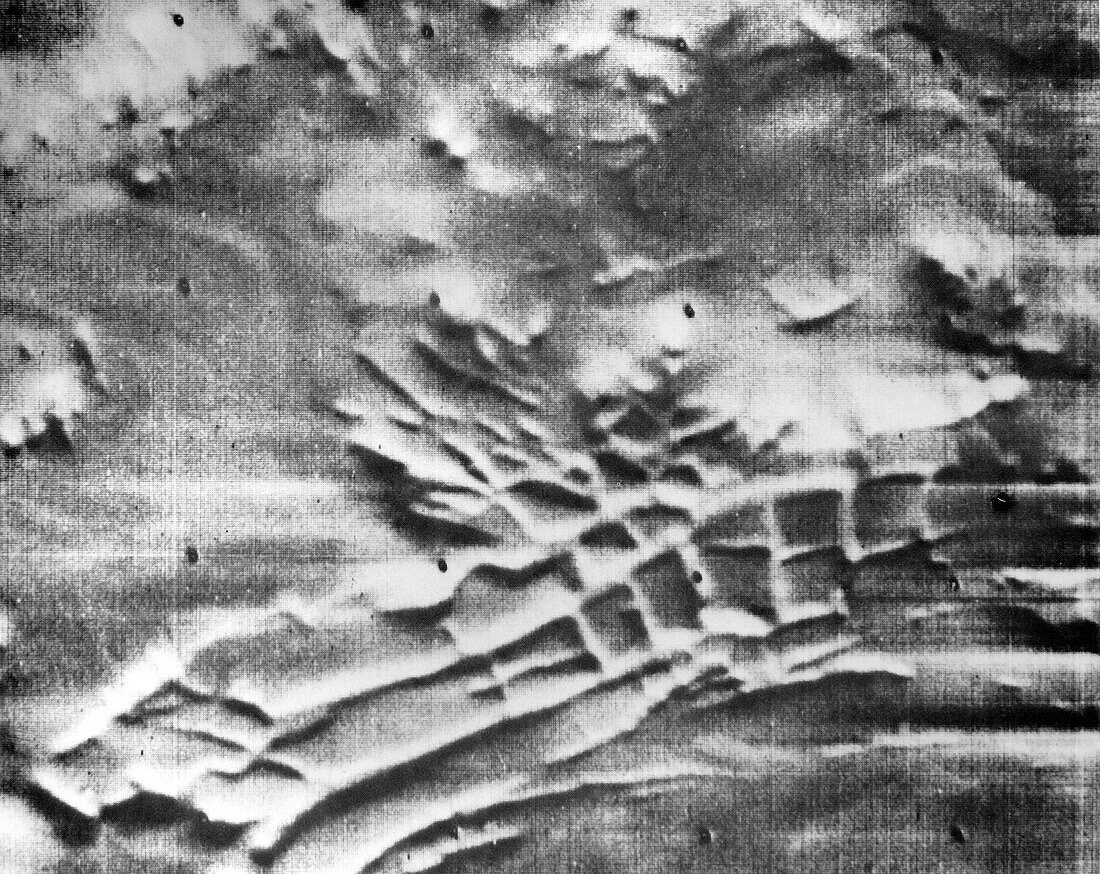 Ridges on Martian surface, Mariner 9 image