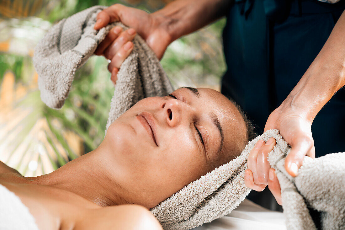 Ayurvedic neck treatment