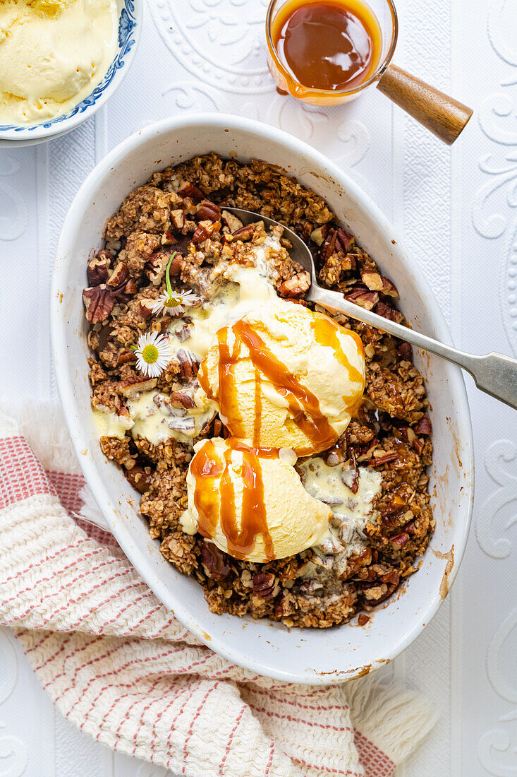 Slow Cooker Apple Crumble