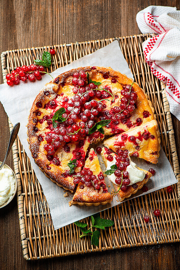 Johannisbeer-Käsekuchen mit Streuseln