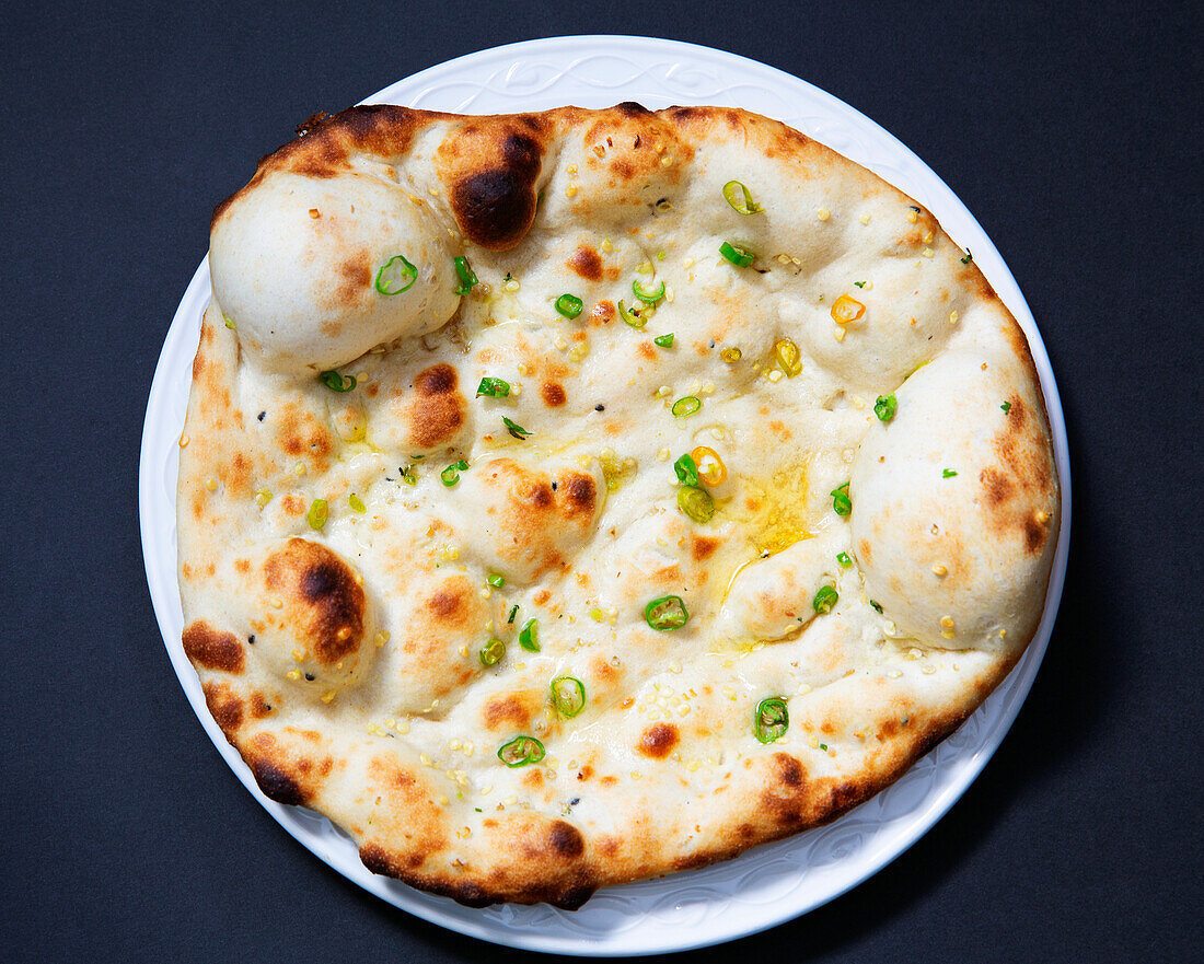 Indisches Naan-Brot mit Chili