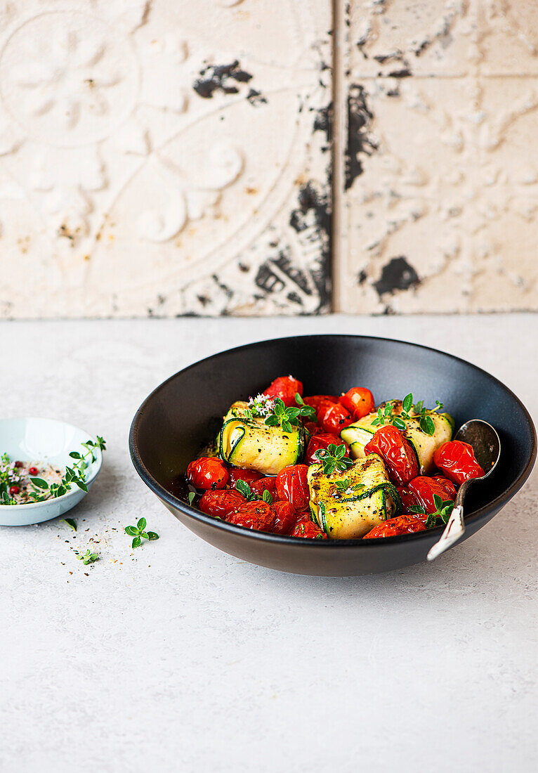 Zucchini-Fischpäckchen mit Tomaten