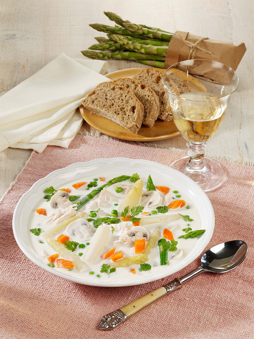 Asparagus soup with chicken breast and mushrooms