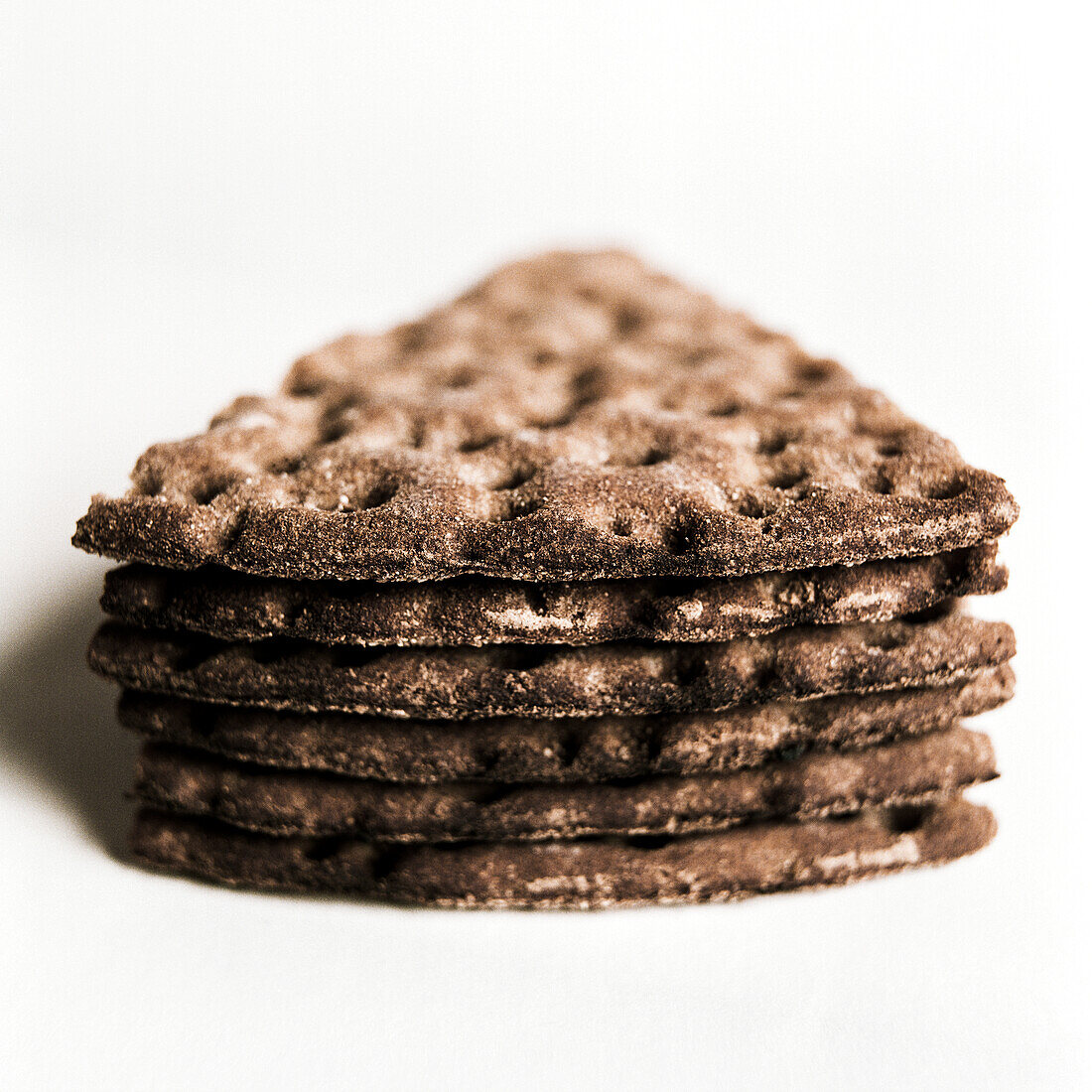 Knäckebrot auf weißem Hintergrund