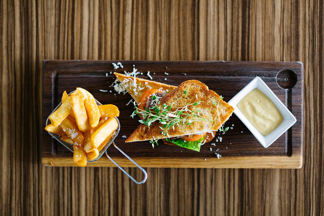 Chips, grilled sandwich and sauce