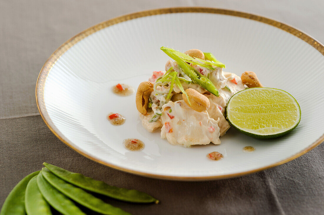 Chicken breasts with white poppy seeds and cashew nuts