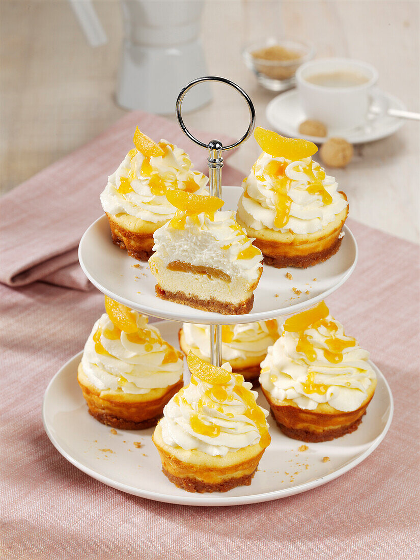 Apricot cheesecake cupcakes