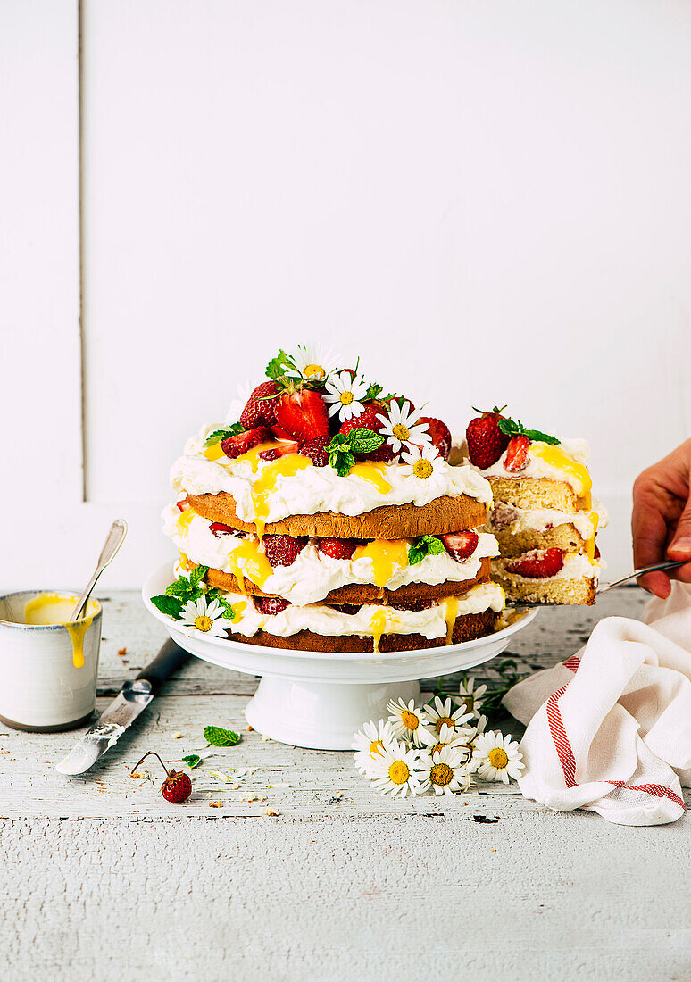 Strawberry tart with mascarpone and lemon curd