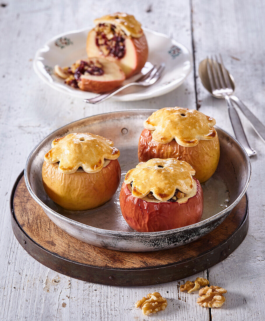 Baked apples with stuffing