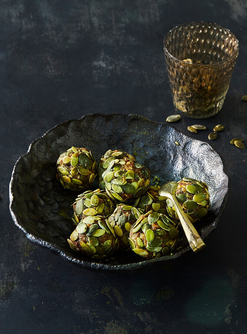 Balls with caramel oat-flakes and pumpkin seeds