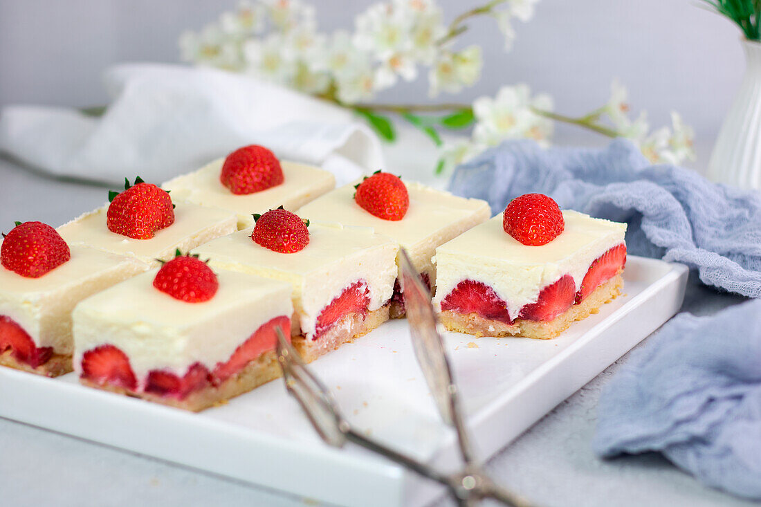 Strawberry mousse cake (low carb)