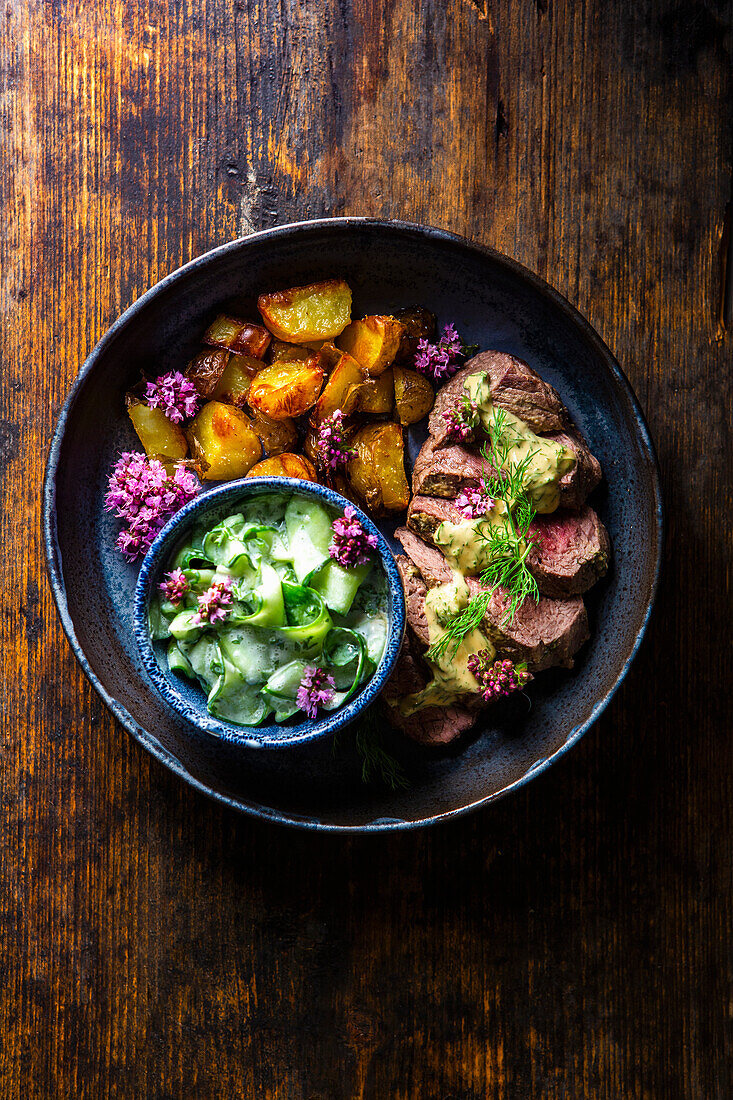 Steak in mustard-dill sauce