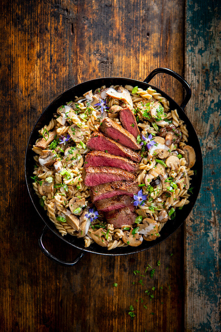 Roast beef with fusilli noodles and mushrooms